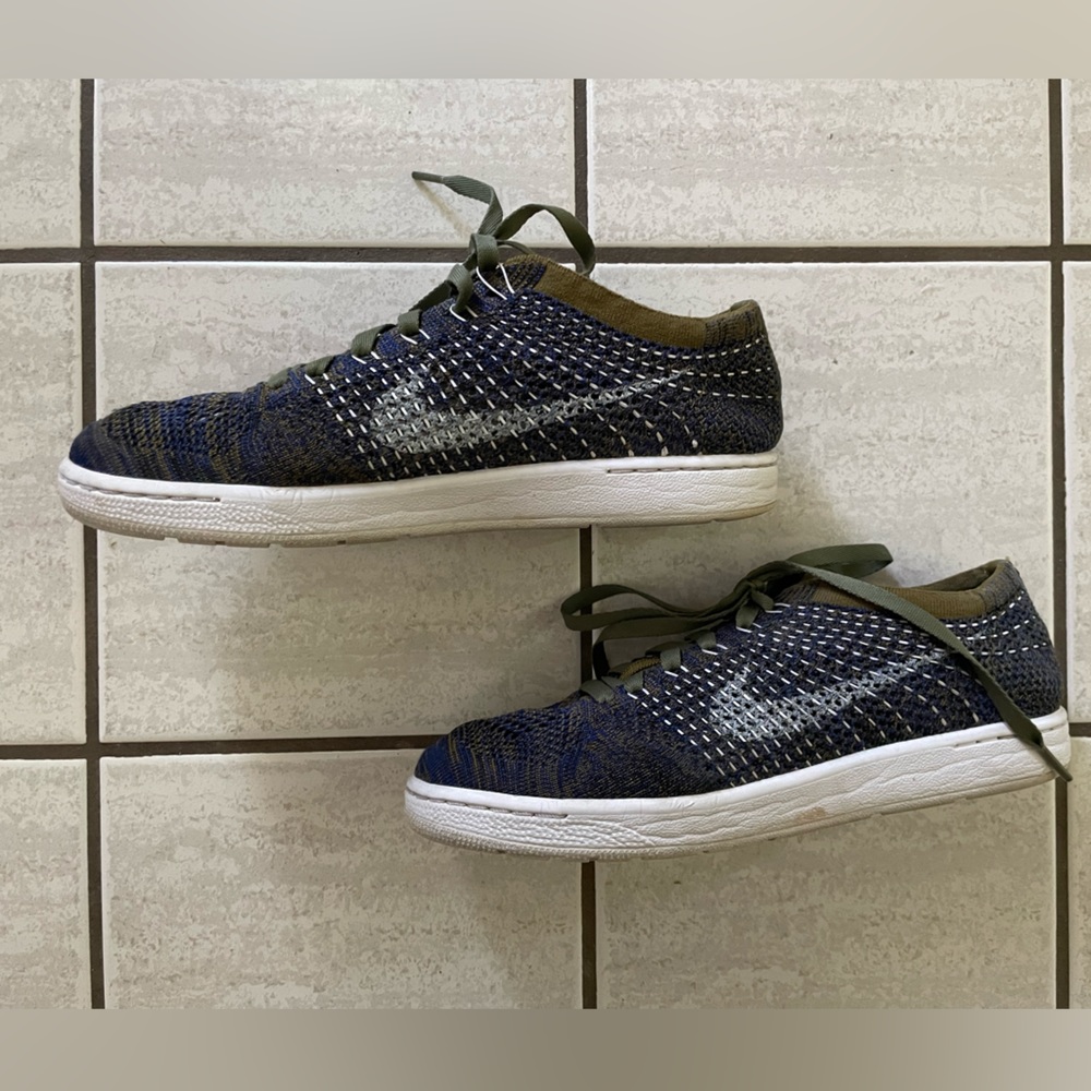 mesh knit nike sneaks.